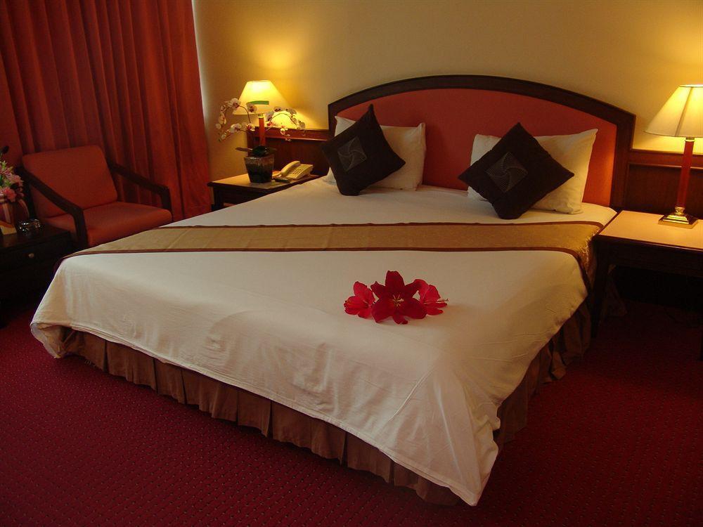 New Season Hotel Hat Yai Buitenkant foto