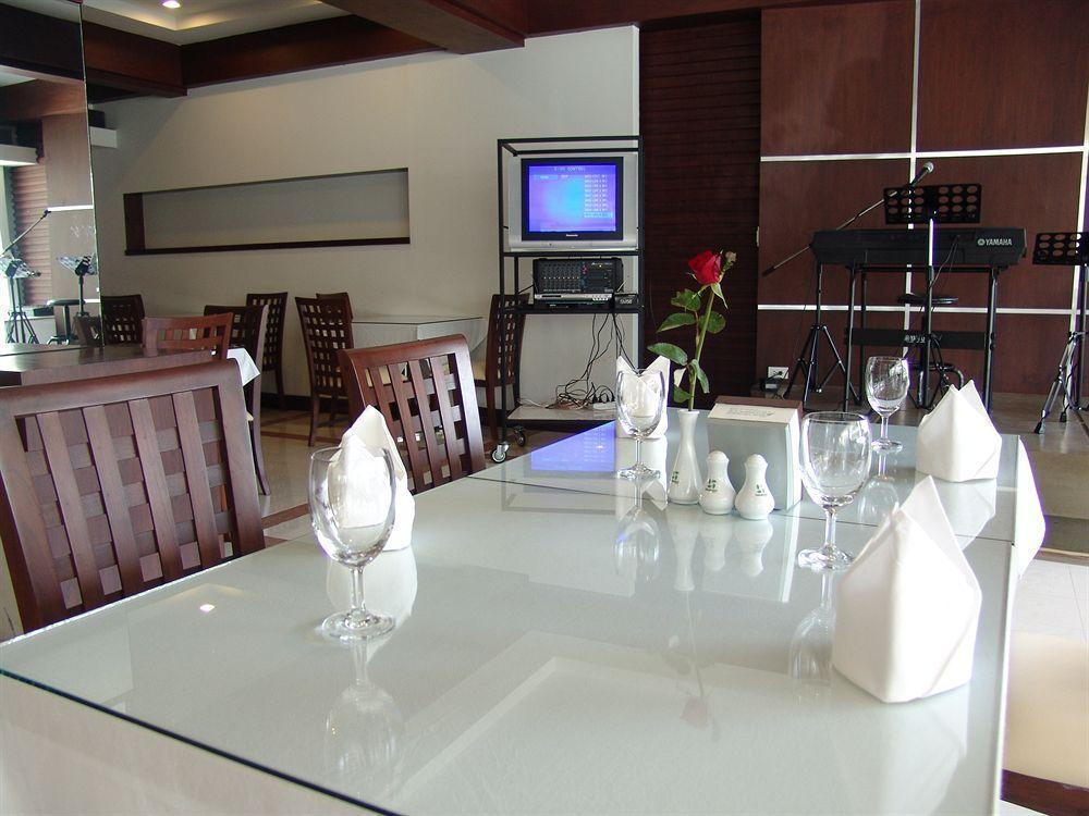 New Season Hotel Hat Yai Buitenkant foto
