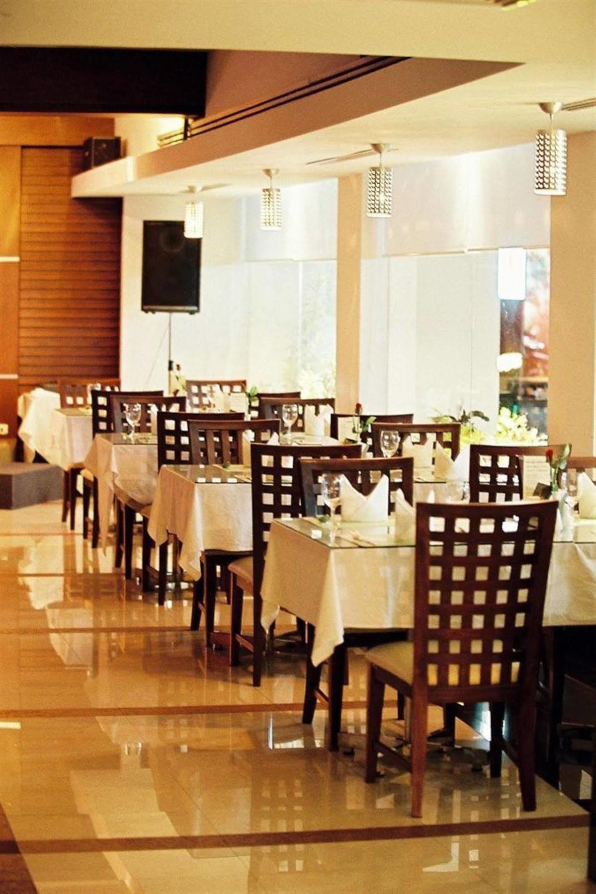 New Season Hotel Hat Yai Buitenkant foto