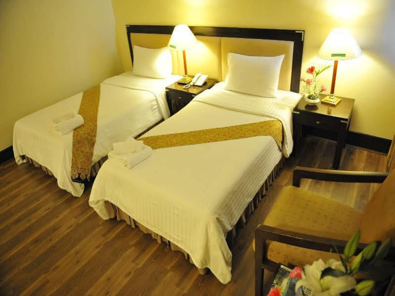 New Season Hotel Hat Yai Buitenkant foto
