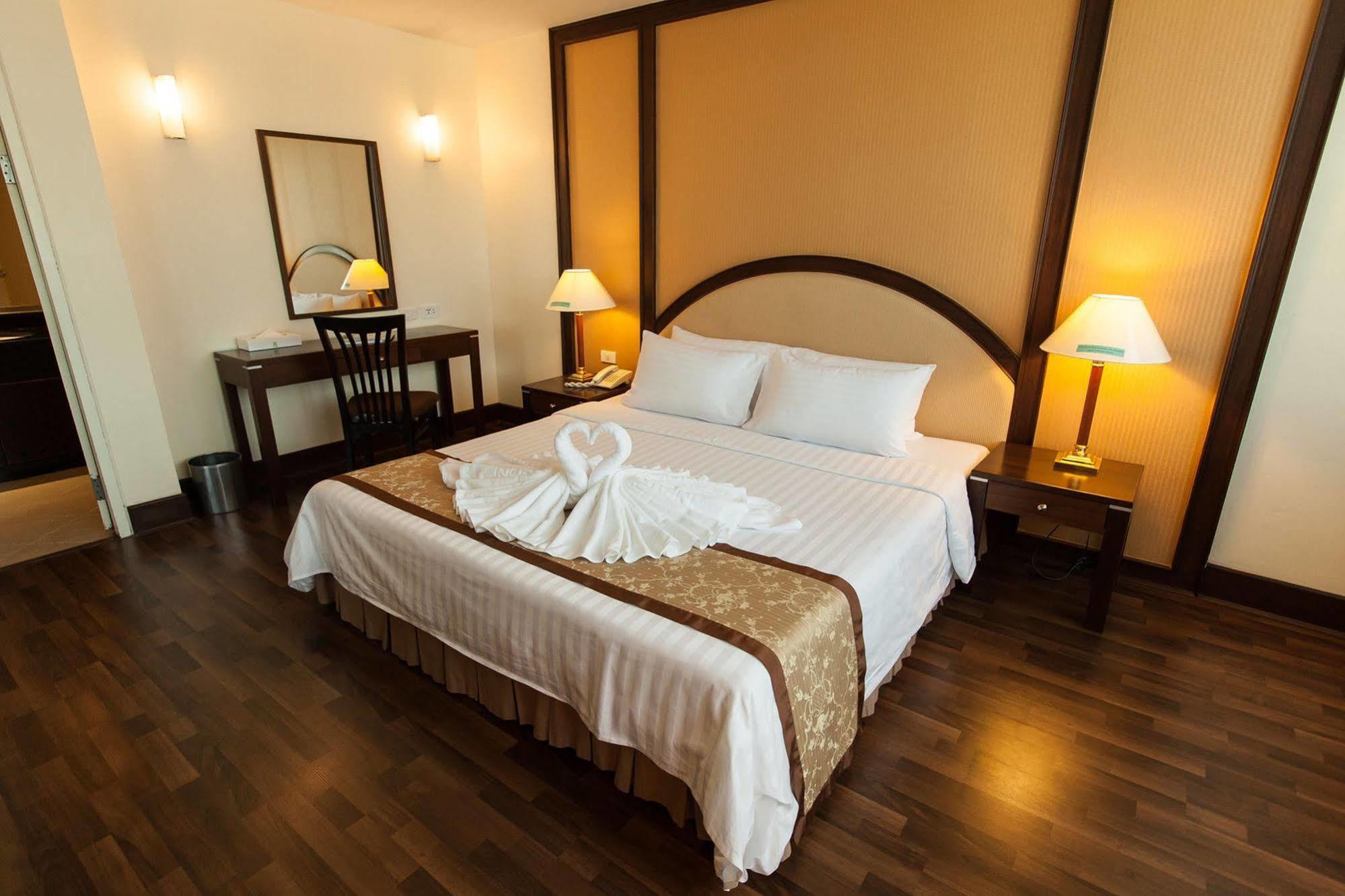 New Season Hotel Hat Yai Buitenkant foto