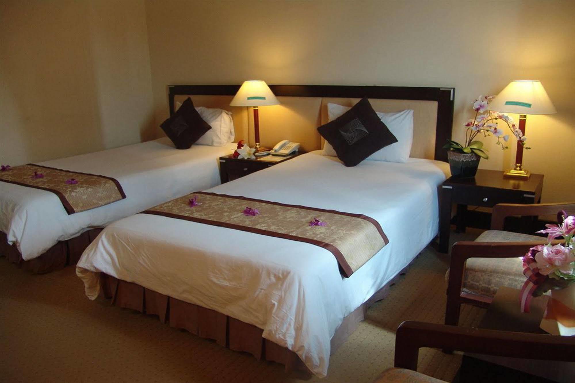 New Season Hotel Hat Yai Buitenkant foto