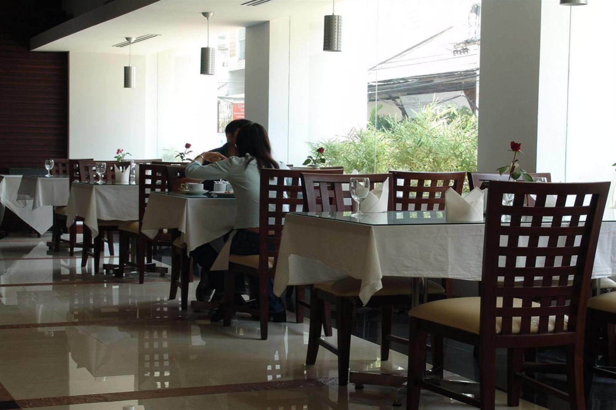 New Season Hotel Hat Yai Buitenkant foto